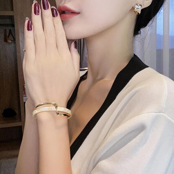 Metal White Shellfish Plate Bracelet For Women Opening Adjustable 2 Layers - Image 5