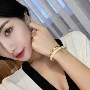 Metal White Shellfish Plate Bracelet For Women Opening Adjustable 2 Layers